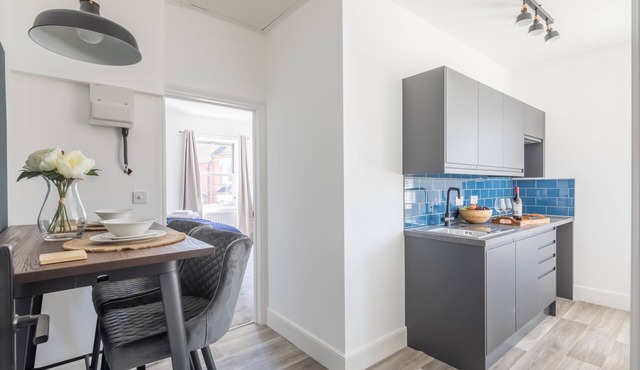Spacious self catering serviced studio apartment
