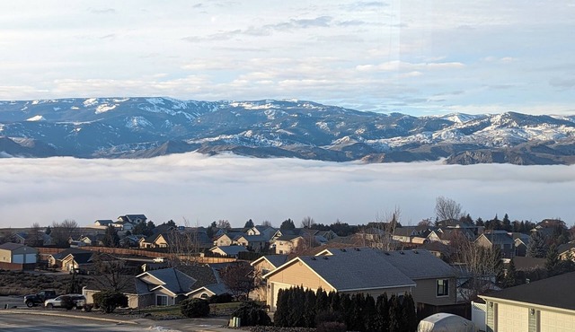 Spacious & Serene Mountain View Getaway, Family Friendly, EV Car Charger!