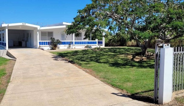 Spacious SINGLE STORY spacious 3bd + 1 with A/C. 3 side wrap around veranda.