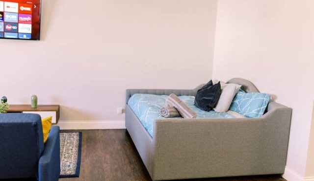Spacious & Sleek Studio Near the beach + Parking