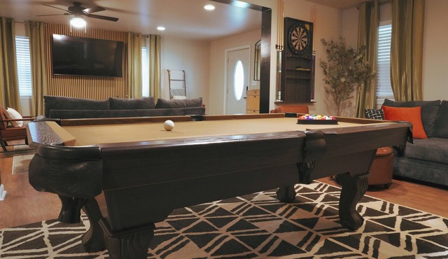 Spacious, Sleeps 16+, Game Room Near Downtown Indianapolis