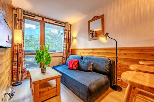 Spacious Slope front Ski-In and ski Out