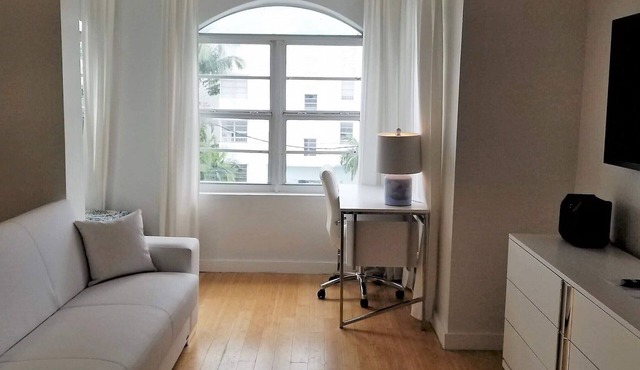 SPACIOUS SOBE CORNER ONE BEDROOM-EXCELLENT LOCATION