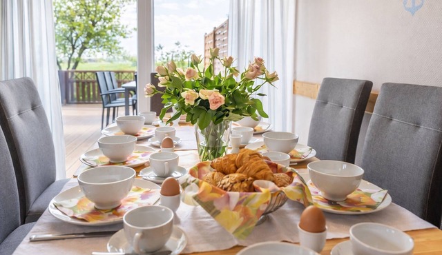Spacious Sonne vacation apartment in Schillig with garden, balcony and close to the beach