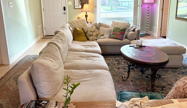 Spacious South Austin Retreat w/Lush Backyard, Pet-Friendly, Long Stays Welcome!