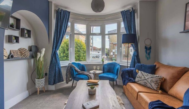 Spacious Southampton Sanctuary - Pet Friendly Home