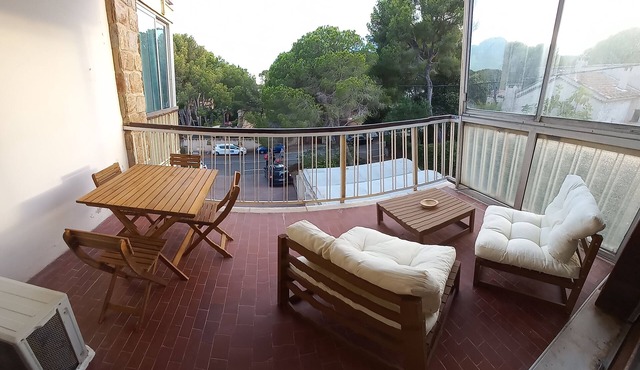 Spacious Studio 5 minutes walk from the beach, air conditioning, WIFI, Terrace