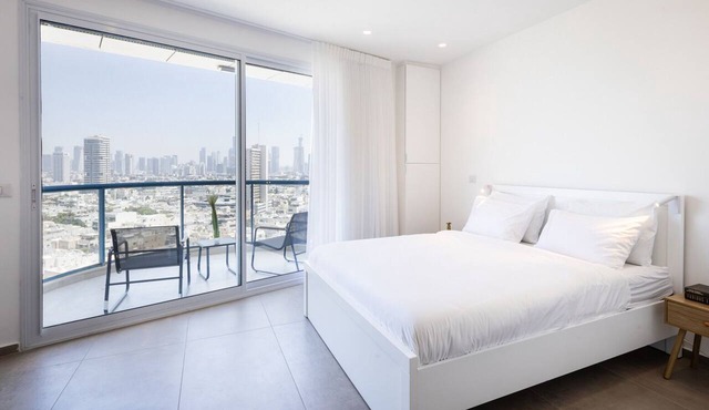 Spacious Studio Apt w Sea View 2 min from Beach