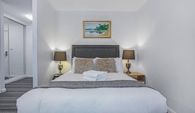 Spacious Studio Apartment in CBD Wi-Fi Included