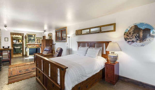 Spacious Studio Apartment - Walkable to Historic Downtown Creede