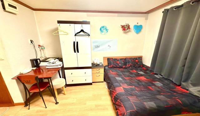 Spacious Studio Apartment near Myeong-dong