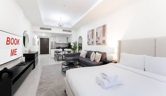 Spacious Studio Apartment with Balcony that Sleeps 4