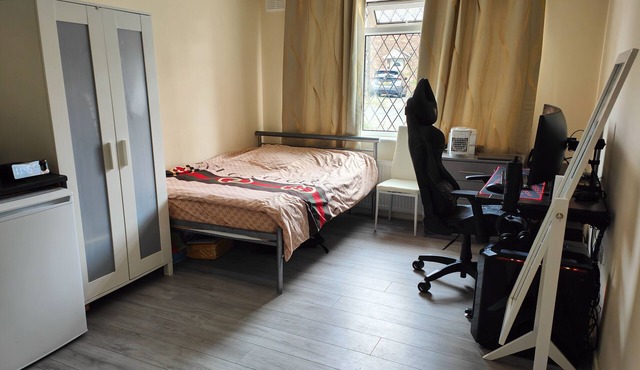 Spacious studio in New Addington