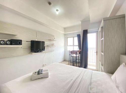 Spacious Studio Room at Mekarwangi Square Cibaduyut Apartment By Travelio