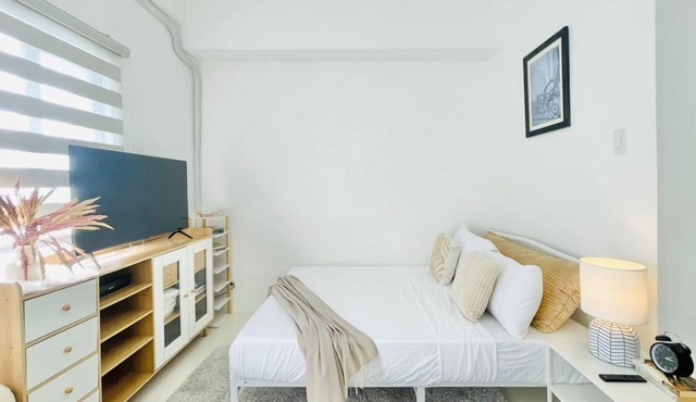 Spacious Studio with Balcony