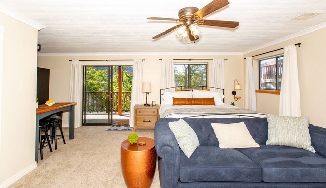 Spacious Studio with a Kitchenette, Private Deck, Firepit in Historic Jerome