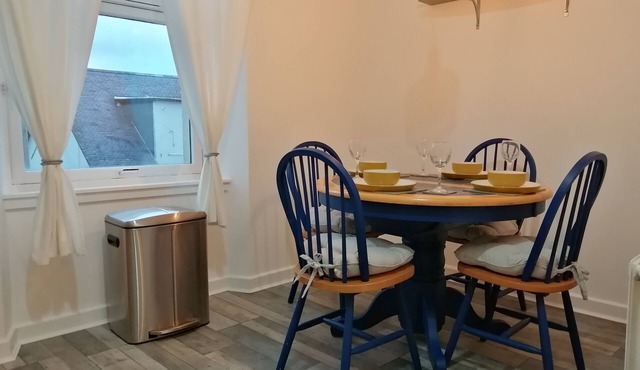 Spacious Stylish Centrally Located Flat near beach