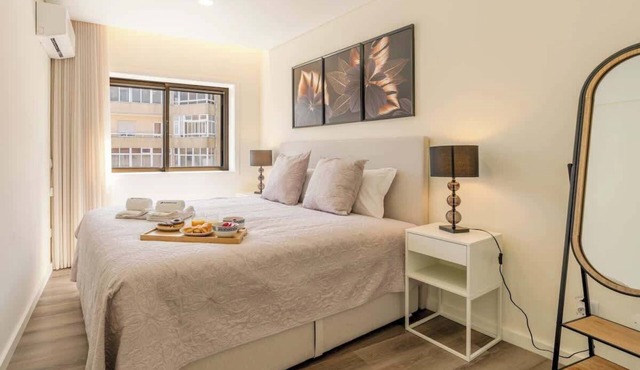 Spacious & Stylish Flat with Garage by HostWise