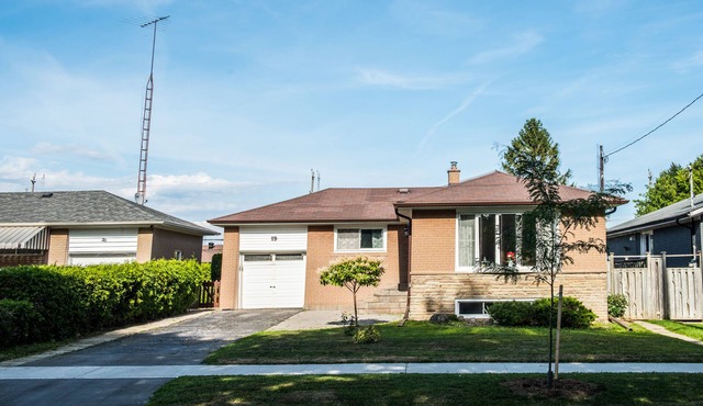 Spacious Suite by the Lake, Great Neighbourhood! FREE Airport Pick-up