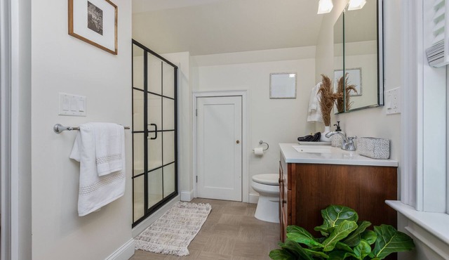 Spacious suite - close to everything + backyard 10 min to Portsmouth +Ogunquit