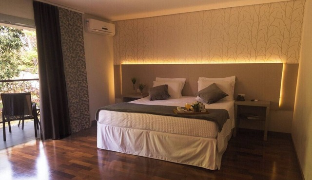 Spacious Suite with Garden Views Close to Parque das Aves – 5 Min Away