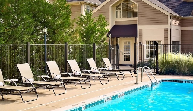 Spacious Suites with Swimming Pool, Short Drive to West Meadows Ice Arena!