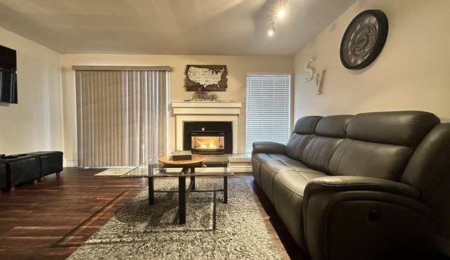 Spacious Sun Valley Escape- Ground Level, Private Porch & BBQ