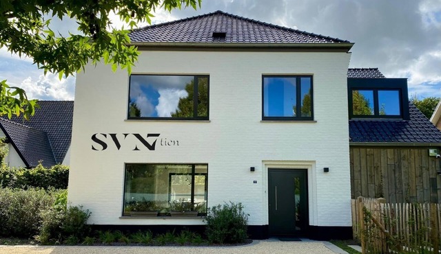 Spacious, sunny luxury vacation home with sauna and garden!