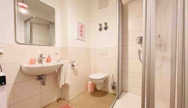 Spacious, super central, with garage!