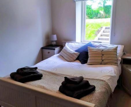 Spacious Thatched cottage with modern facilities in seaside village