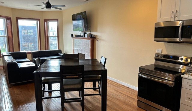 Spacious Three Bedroom Condo near University of Chicago