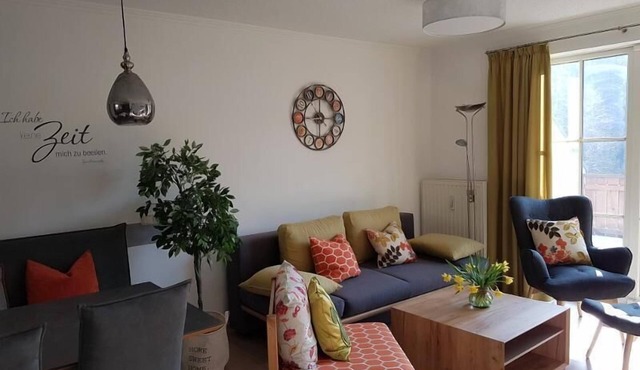 Spacious three-room vacation apartment for up to 6 people with sunny terrace