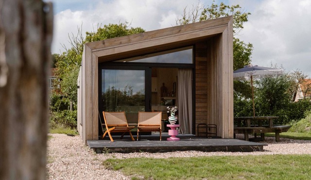 Spacious tiny house with mezzanine in Westkapelle | Zeeuwse Liefde – Tiny House 15