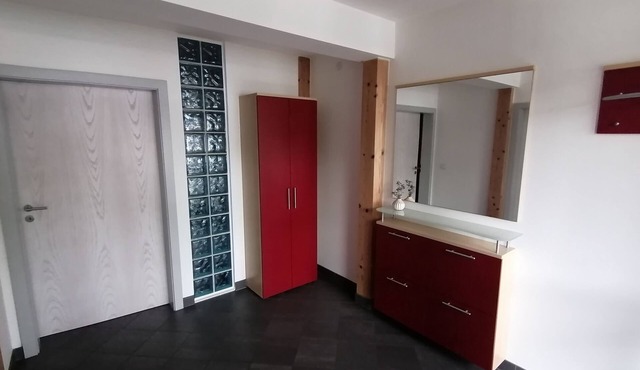 Spacious top-floor apartment in the suburban district of Grubweg