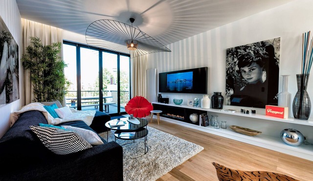 Spacious Top-Floor Two Bedrooms Duplex - Quartier Louise-Châtelain