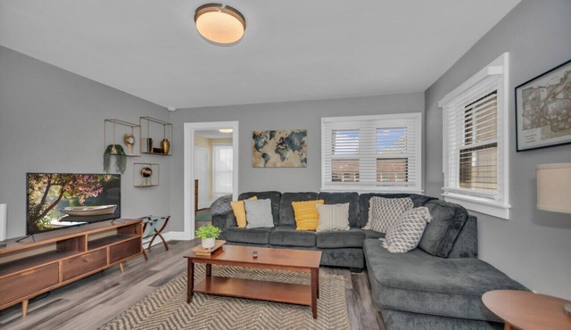 Spacious Top Floor Home on KK AVE BAYVIEW