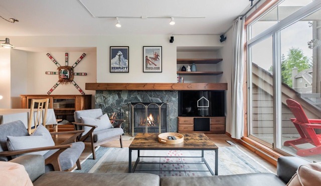 Spacious townhome | Private garage & hot tub | BBQ