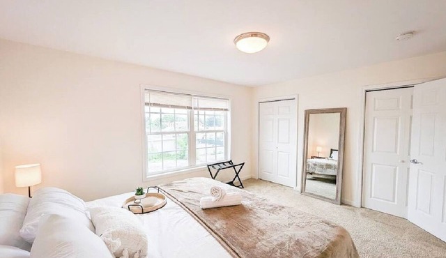 Spacious Townhouse in Schenectady-B9