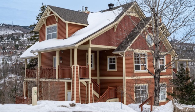 Spacious Tremblant Condo - Pools & Hot Tubs, Steps to Ski/Golf/Bike/Hike - 8 ppl