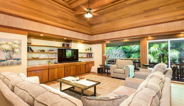 Spacious tropical getaway with lanais - just steps from the ocean