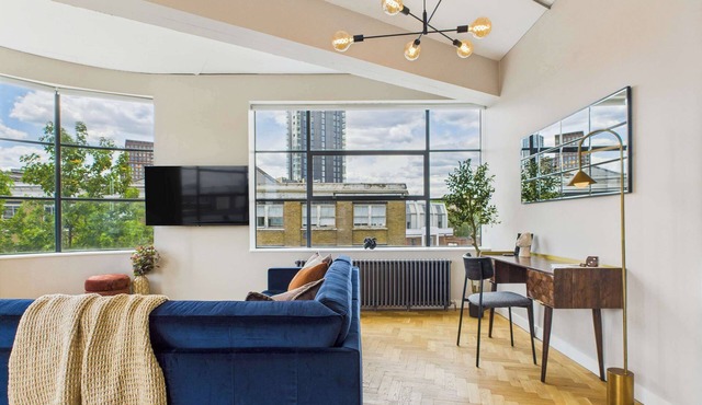 Spacious Two-Bedroom Haven by Tech City