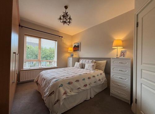 Spacious Two Bed near Airport