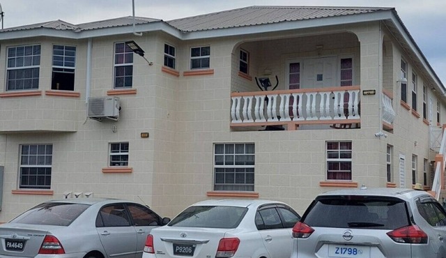 Spacious two bedroom apartment, 6 to 8 minutes drive from the airport