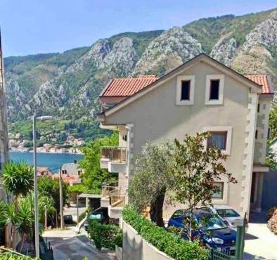 Spacious two bedroom apartment with free parking