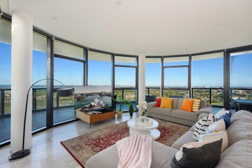Spacious Two Level 4BR at Sydney Olympic Park with Best View