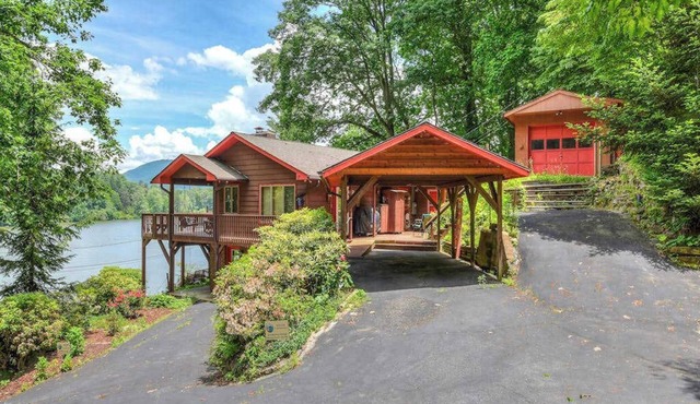 Spacious two-story lakefront home with lake views, balcony, AC, pool & tennis