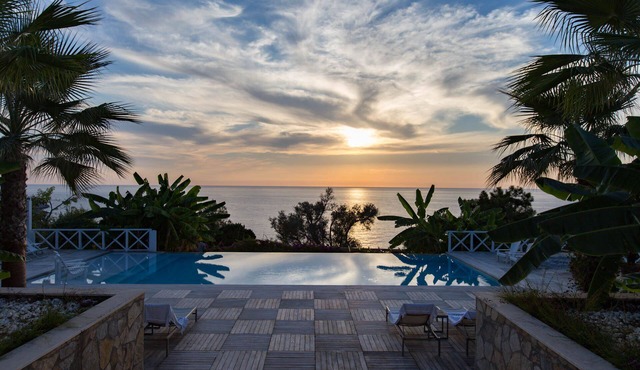 Spacious unique luxury villa in idyllic location.