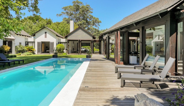 Spacious, unique, private 5 bedroom house.