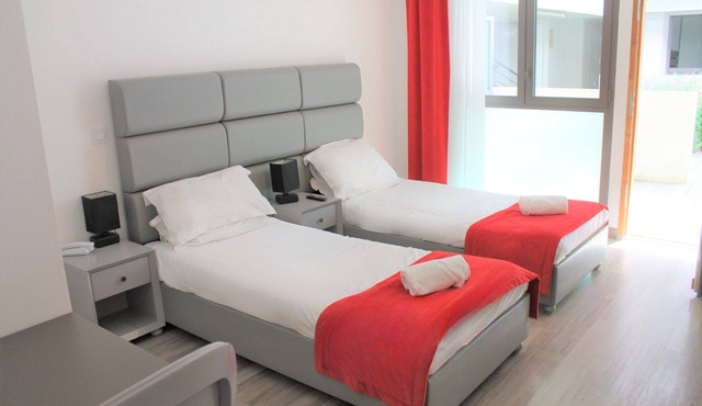 Spacious Unit Close to Cezanne's Studio! Pets are Allowed, with Free Parking!
