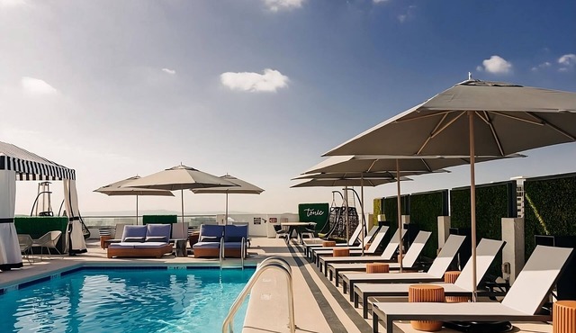 Spacious Unit with City View! Discover Petersen Automotive Museum! Rooftop Pool